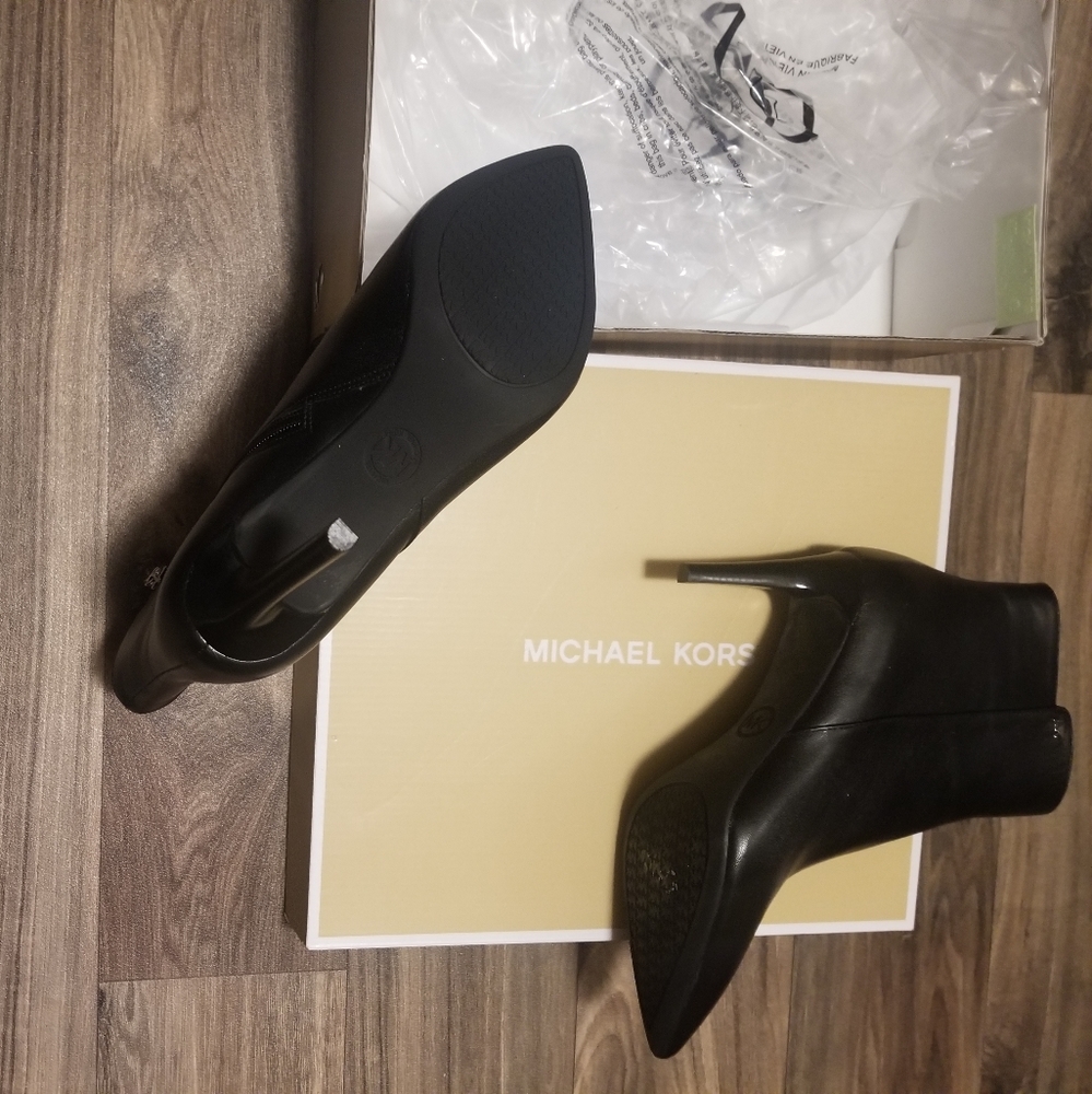 NEW Michael Kors black MK high heel leather boots - Picture 2 of 4